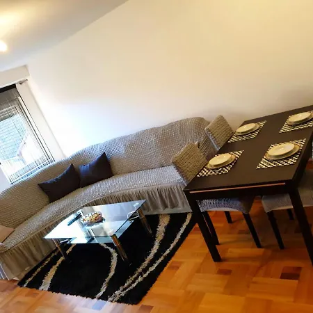 Apartman 54 M2 Centar 500m 巴尼西卢卡