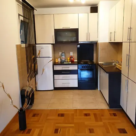 Apartman 54 M2 Centar 500m * 巴尼西卢卡
