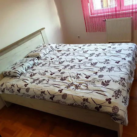 Apartman 54 M2 Centar 500m * 巴尼西卢卡