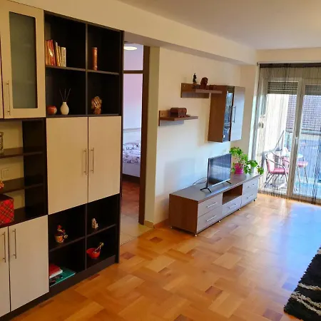 Apartman 54 M2 Centar 500m 公寓 *