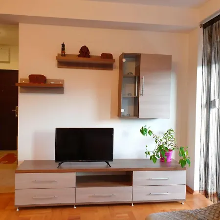 Apartman 54 M2 Centar 500m * 巴尼西卢卡